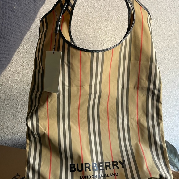 BURBERRY Icon-stripe recycled-fibre tote bag - Picture 7 of 15